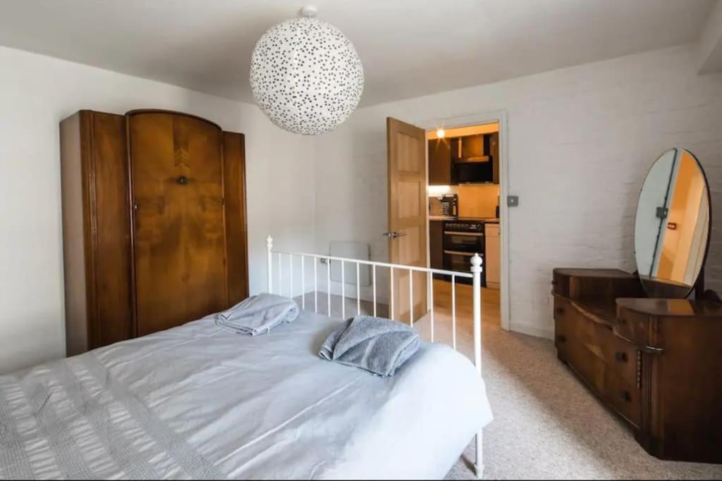 Spacious 2 Bedroom Apartment Near Seafront Пензанс Экстерьер фото
