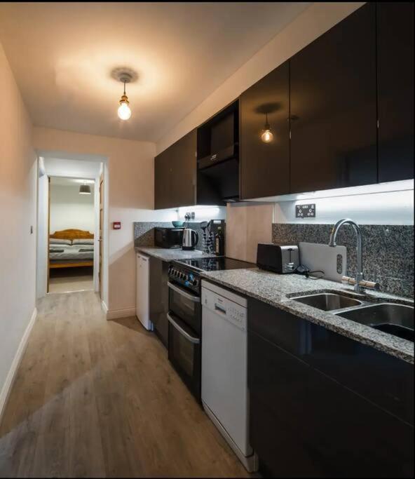 Spacious 2 Bedroom Apartment Near Seafront Пензанс Экстерьер фото