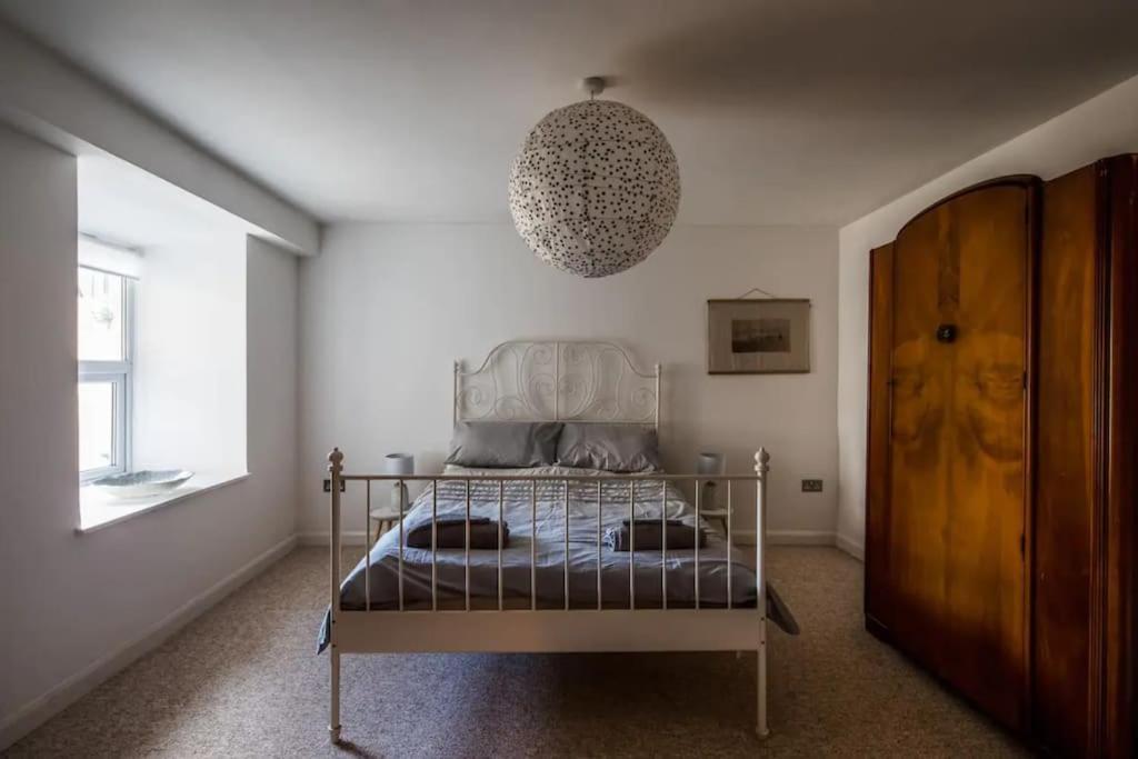 Spacious 2 Bedroom Apartment Near Seafront Пензанс Экстерьер фото